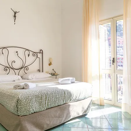 Aparthotel Hotiday And View Positano