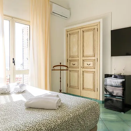 Hotiday And View Aparthotel 3*